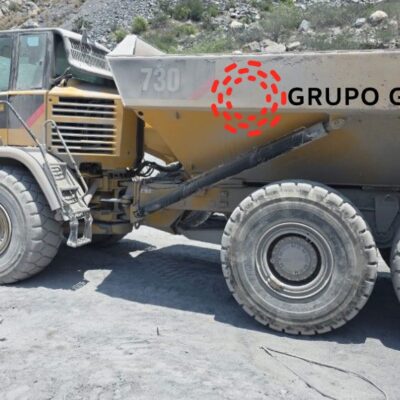 Caterpillar 730 (2011) usado. ADT confiable para minería y construcción. Envíos a México, EE. UU., Canadá y Latinoamérica. Cotiza con Grupo Gerigu.