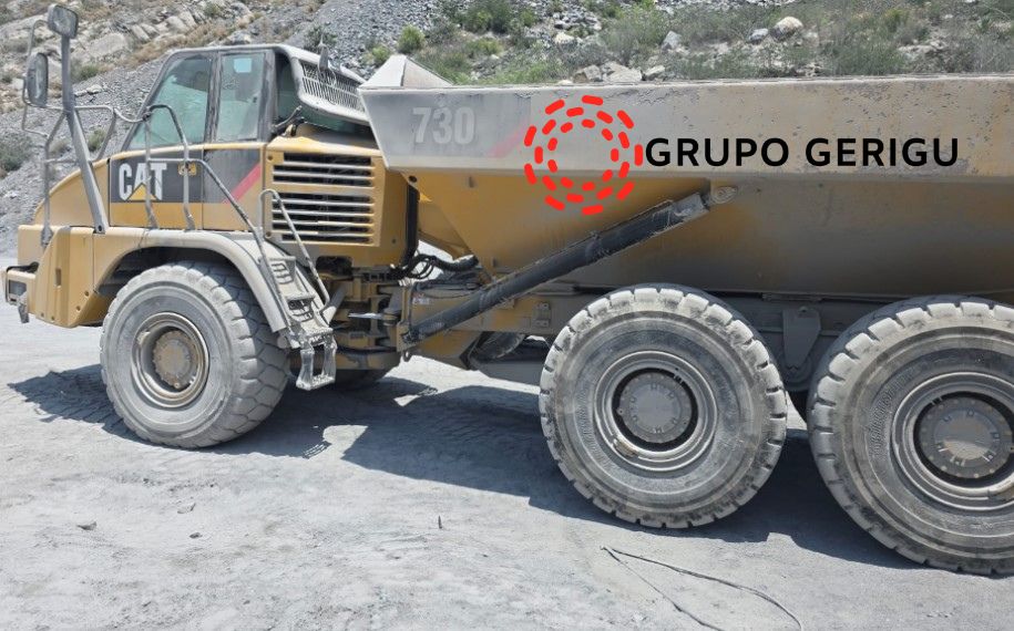 Caterpillar 730 (2011) usado. ADT confiable para minería y construcción. Envíos a México, EE. UU., Canadá y Latinoamérica. Cotiza con Grupo Gerigu.