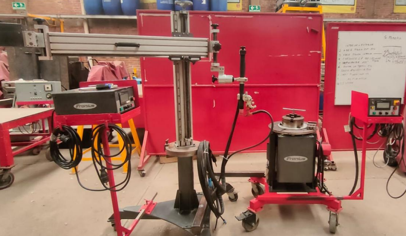 Estación de Soldadura Semi Automática FRONIUS con Mesa Giratoria 150 kg Usada | Grupo Gerigu
