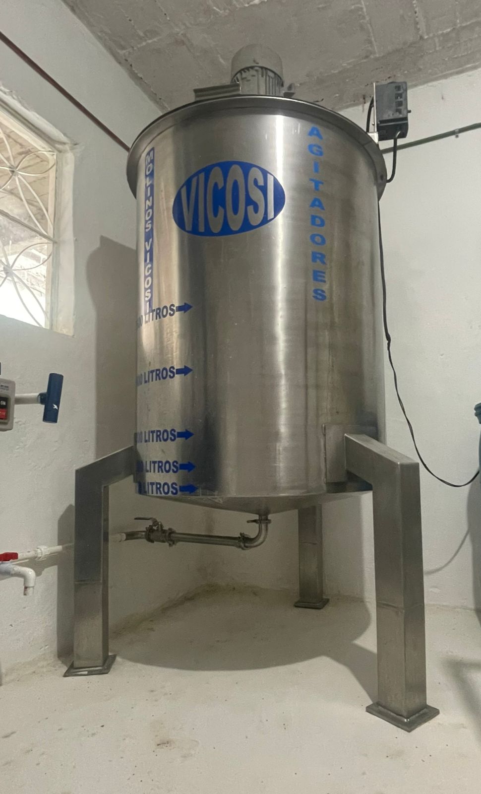 Tanque Agitador de Acero Inoxidable 1000 Litros Marca Vicosi modelo 750 - Grupo Gerigu